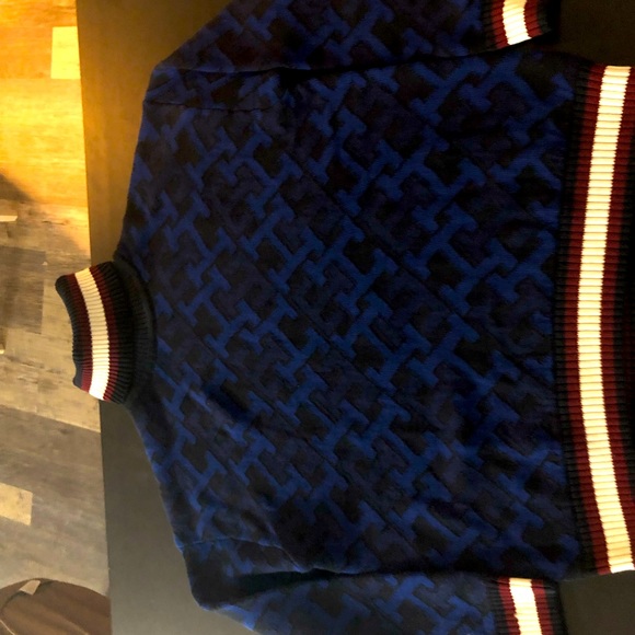 Very Chic Tommy Hilfiger Turtle Neck (Brand New) Price negotiable. - Picture 2 of 3